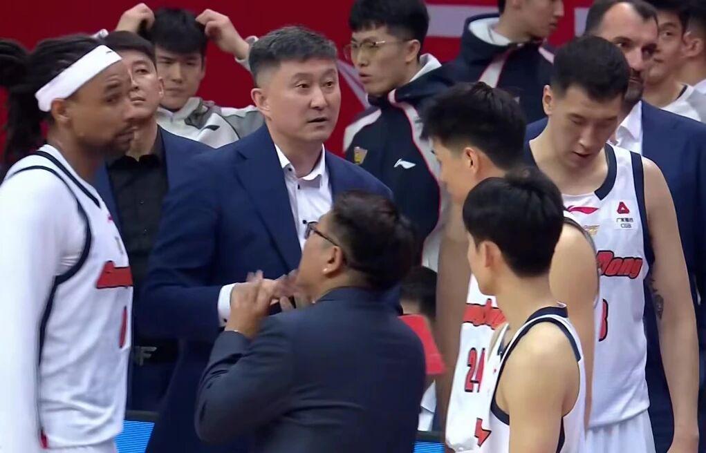 BOB半岛官网-广东男篮创耻辱纪录，北京男篮一大问题明显，王少杰将重返北控！